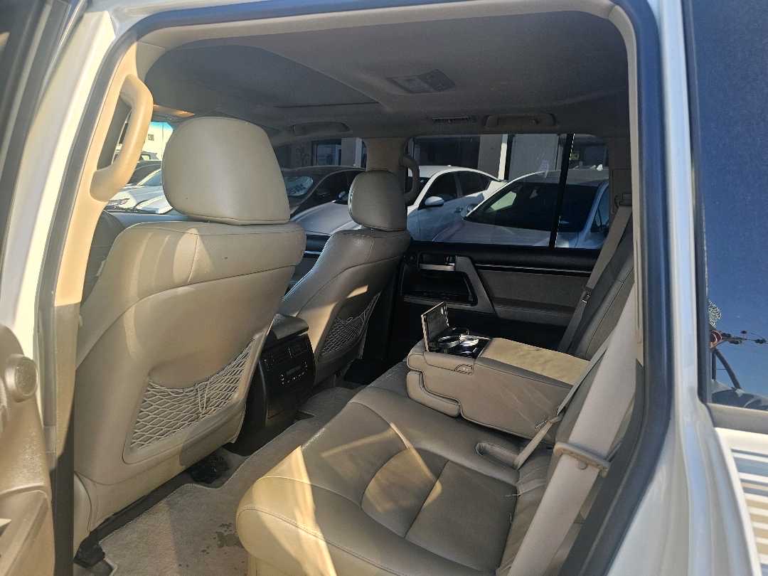 2010 Toyota Land Cruiser VXR thumbnail 7