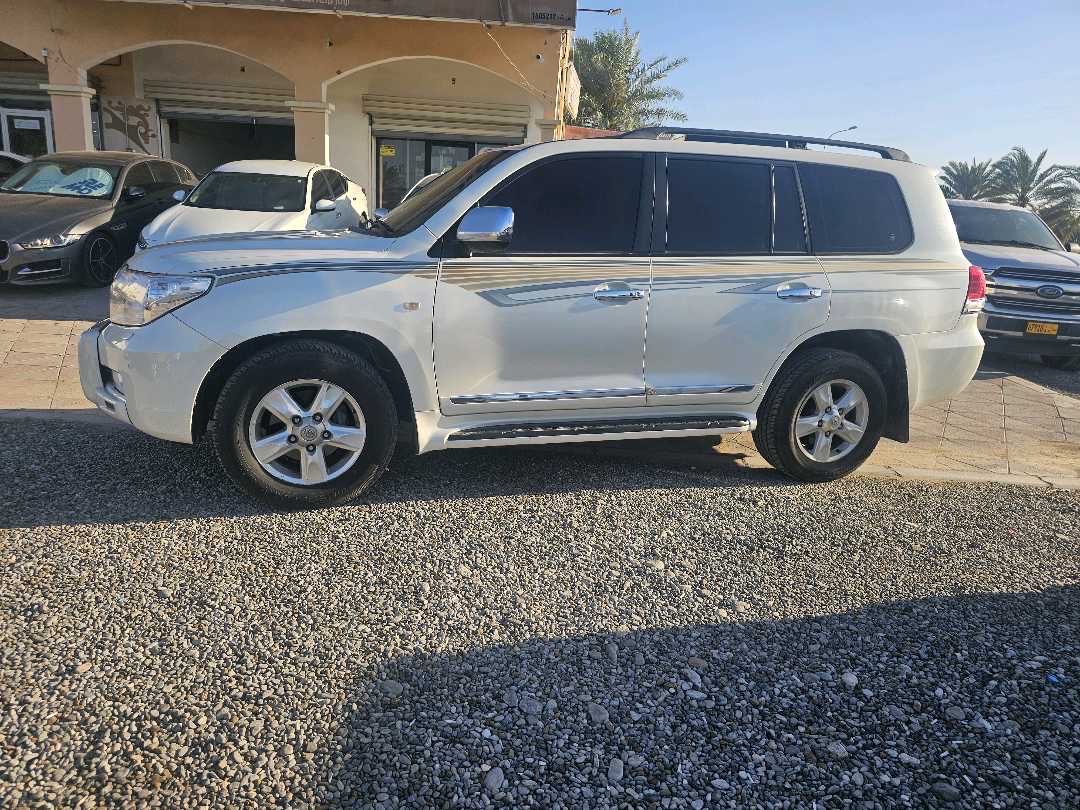 2010 Toyota Land Cruiser VXR thumbnail 8