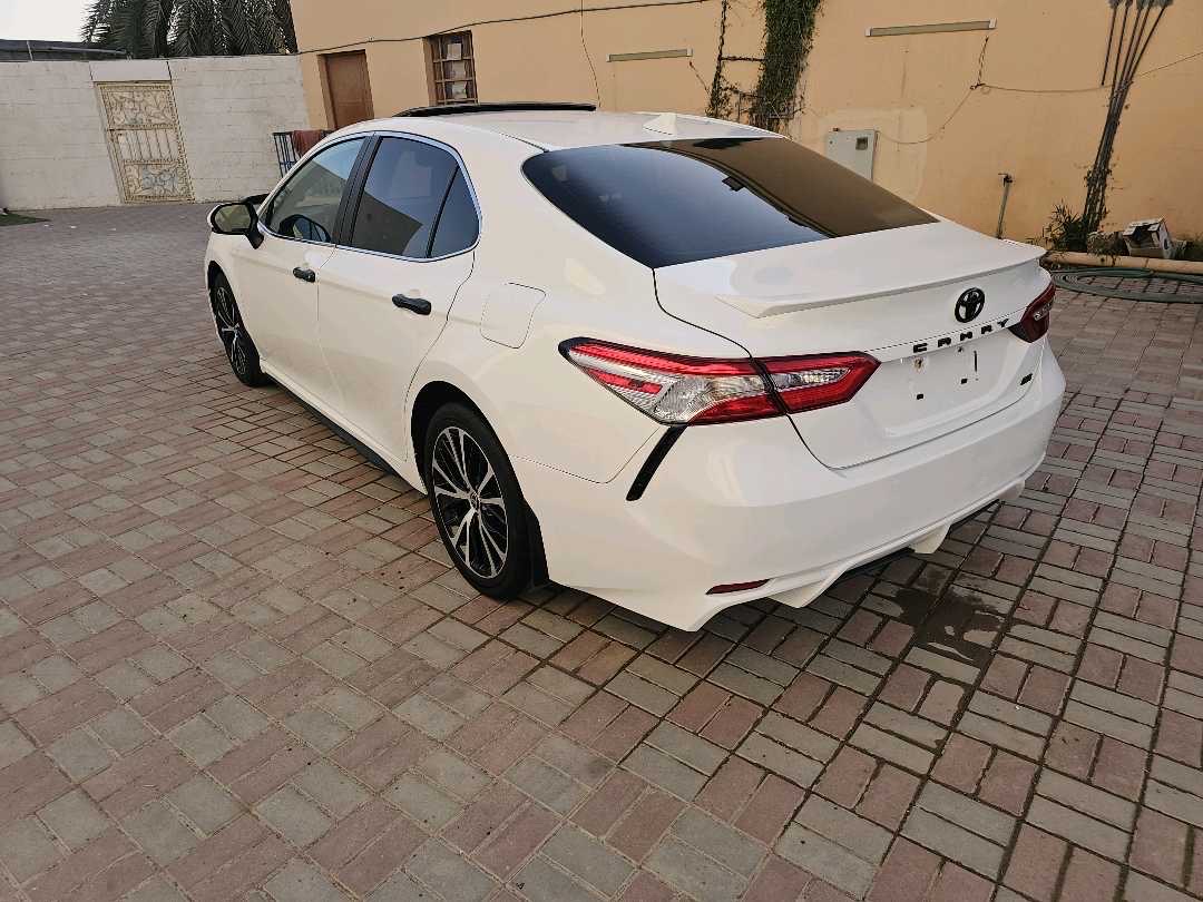 2020 Toyota Camry SE thumbnail 2