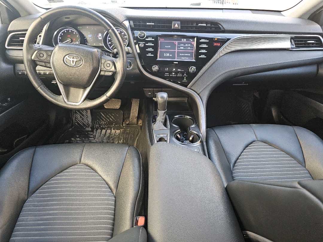 2020 Toyota Camry SE thumbnail 4