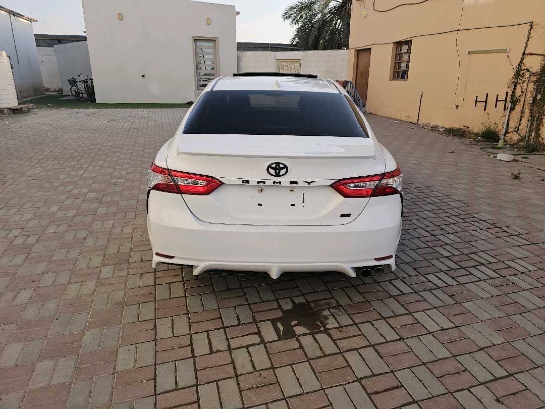 2020 Toyota Camry SE thumbnail 5