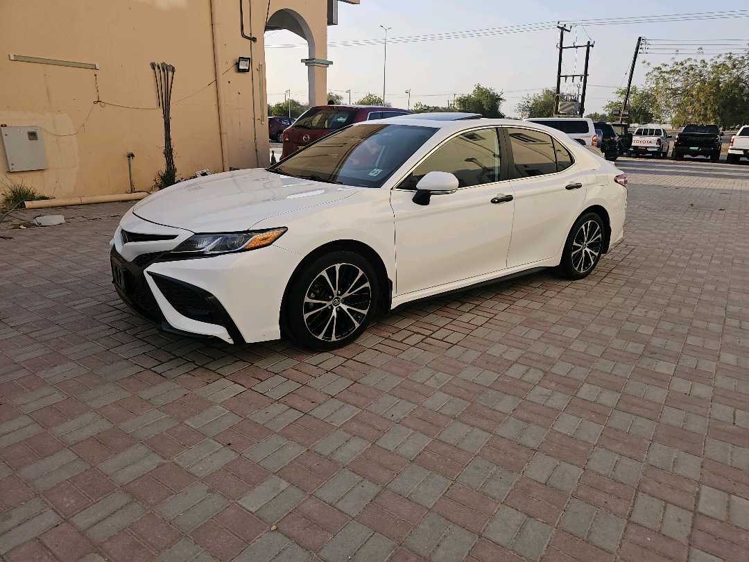 2020 Toyota Camry SE thumbnail 6