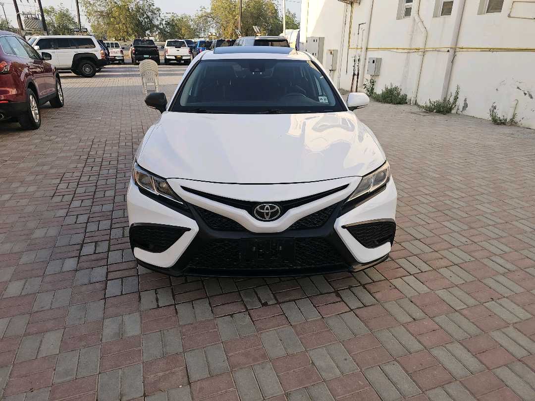 2020 Toyota Camry SE thumbnail 7