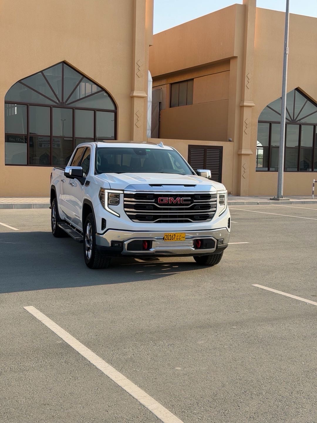 2025 GMC Sierra SLT thumbnail 7