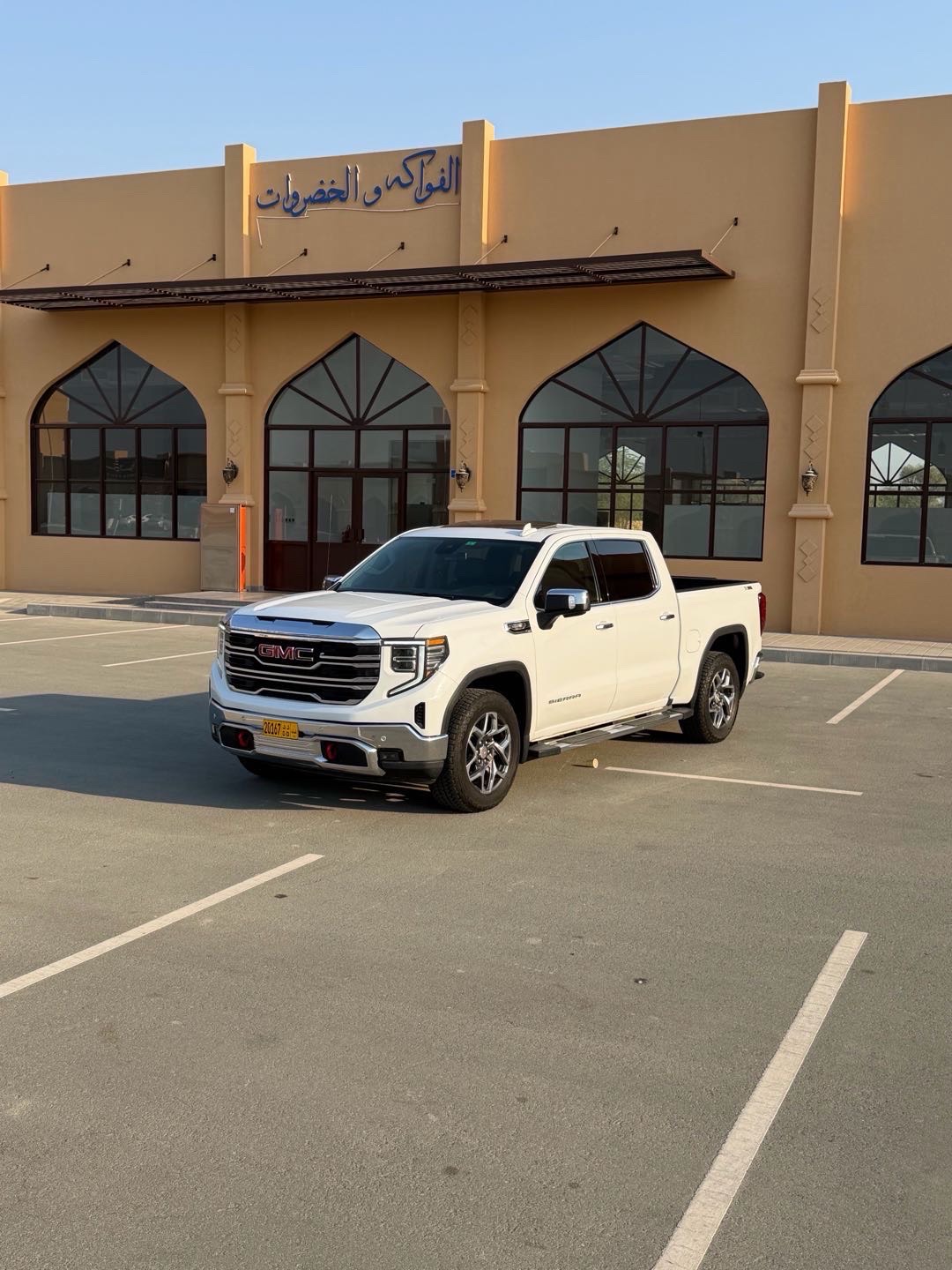 2025 GMC Sierra SLT thumbnail 9