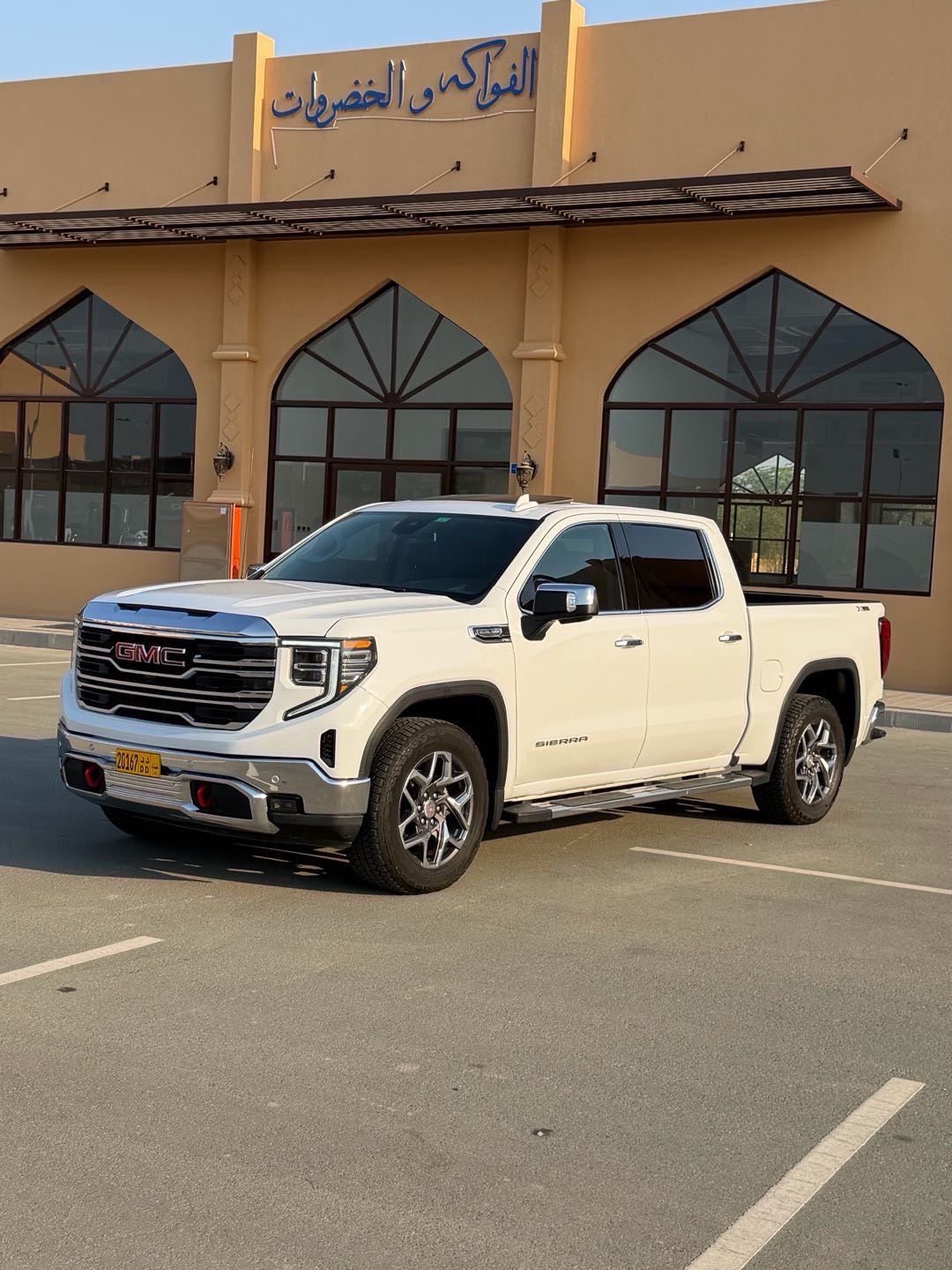 2025 GMC Sierra SLT thumbnail 12