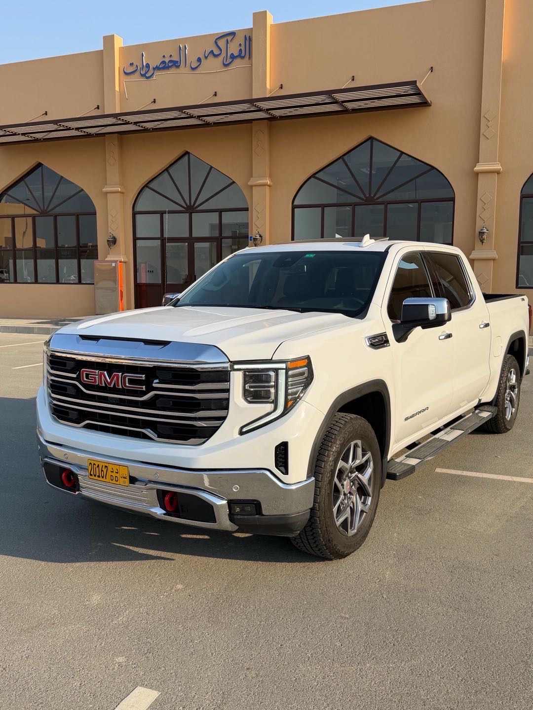 2025 GMC Sierra SLT thumbnail 13