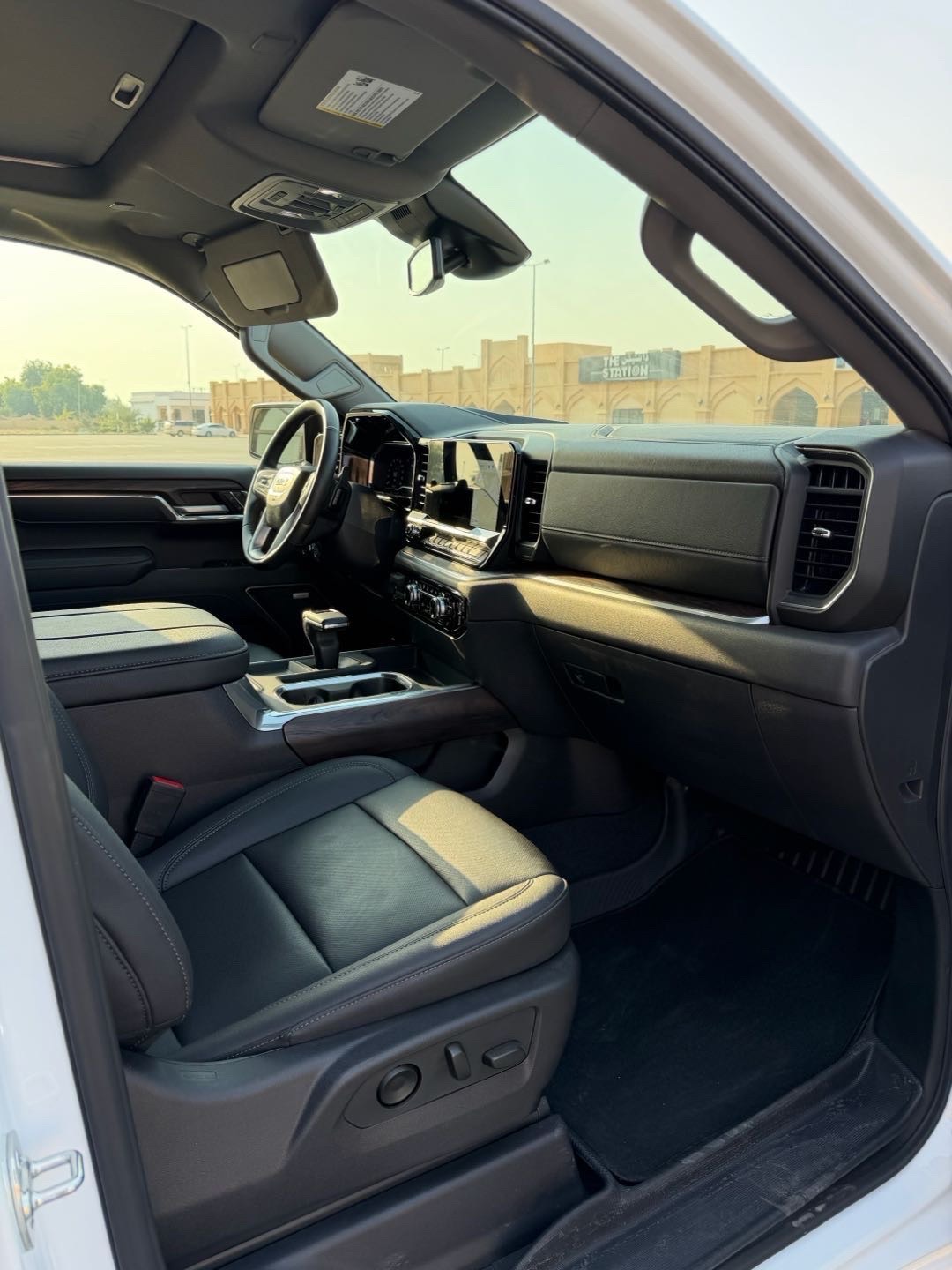 2025 GMC Sierra SLT thumbnail 20