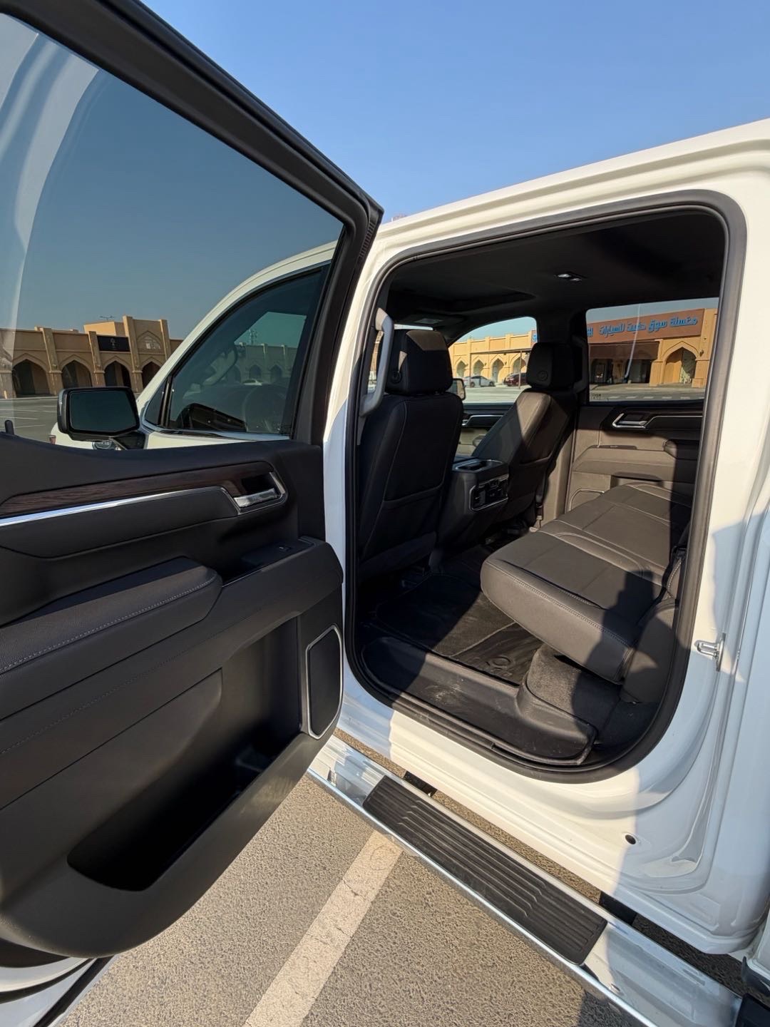 2025 GMC Sierra SLT thumbnail 22