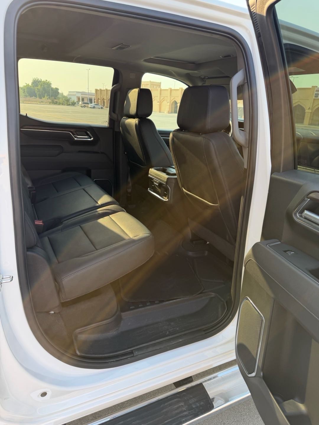 2025 GMC Sierra SLT thumbnail 23