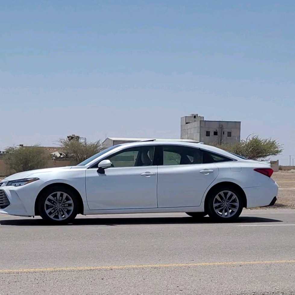 2019 Toyota Avalon XLE thumbnail 6