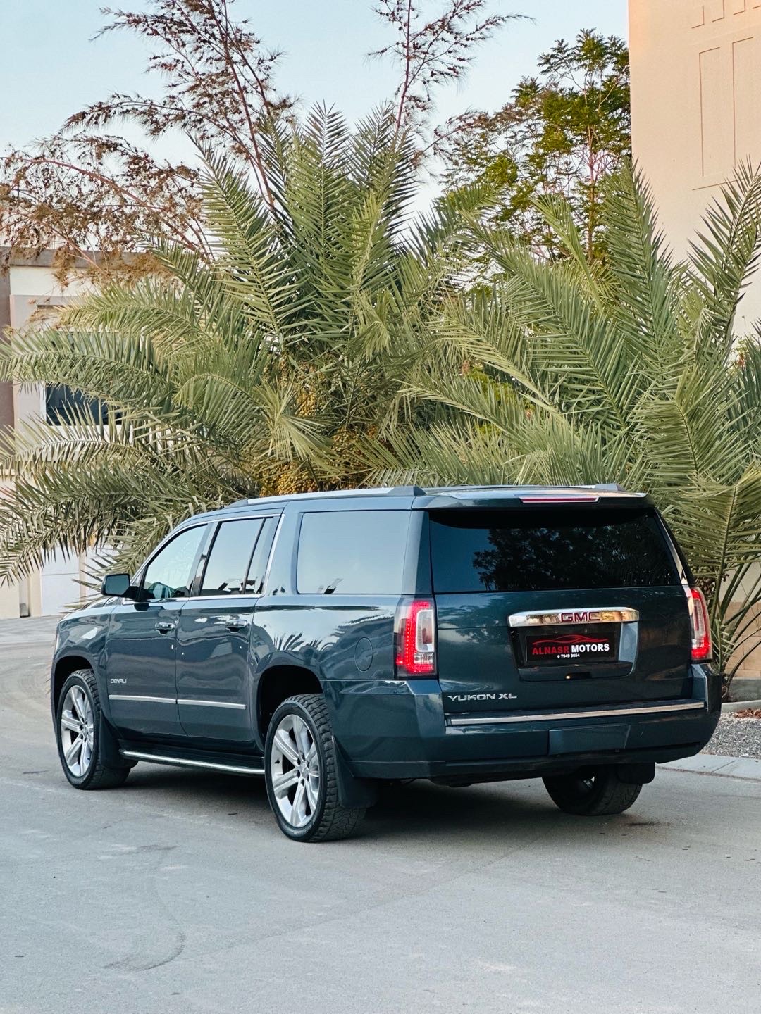 2020 GMC Yukon XL Denali thumbnail 3