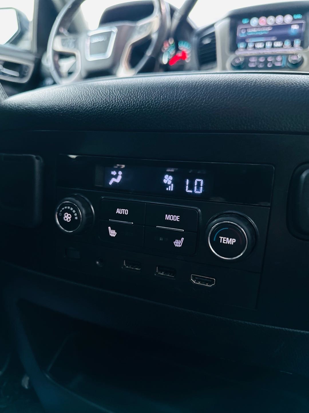 2020 GMC Yukon XL Denali thumbnail 26