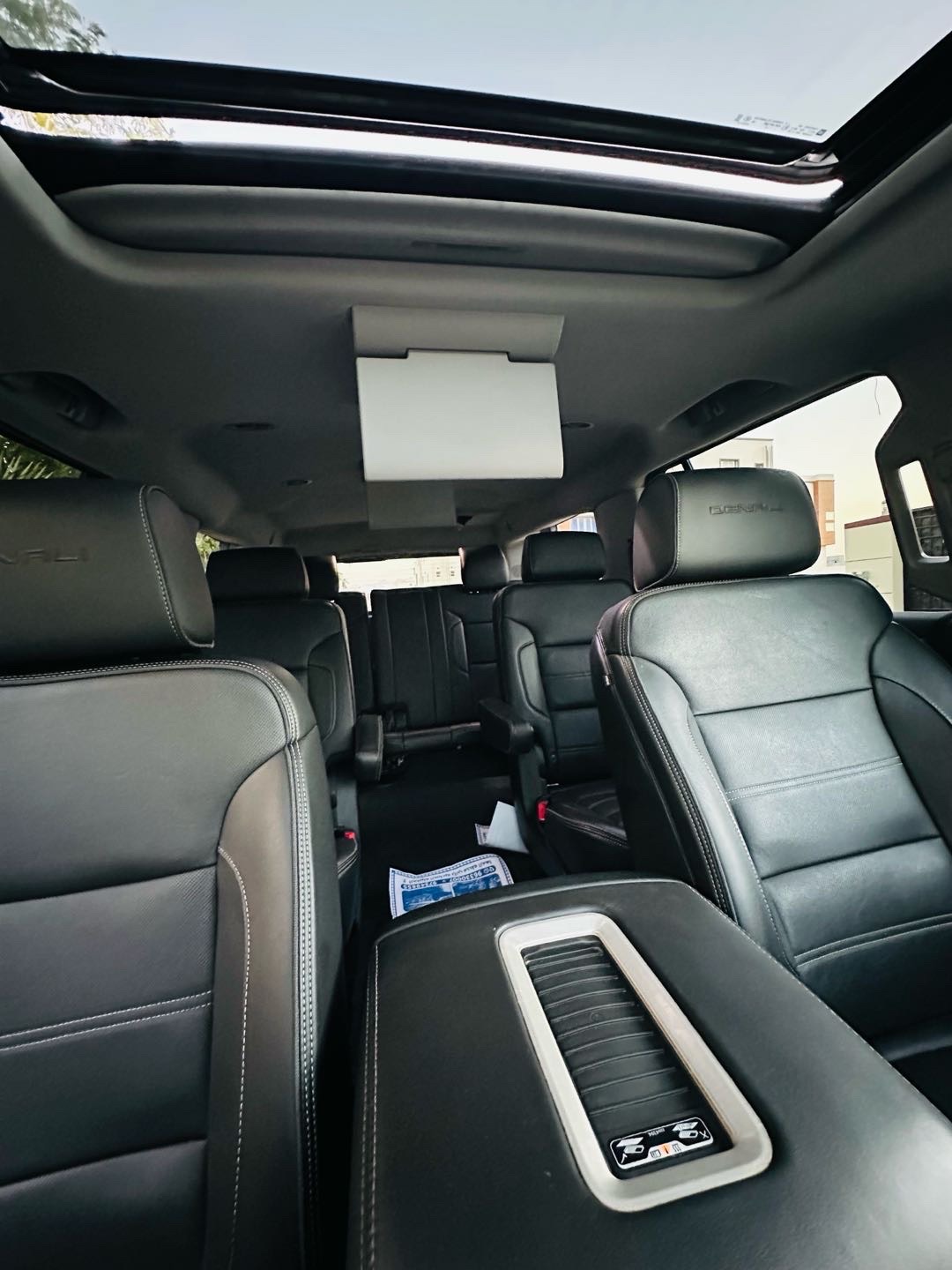 2020 GMC Yukon XL Denali thumbnail 27