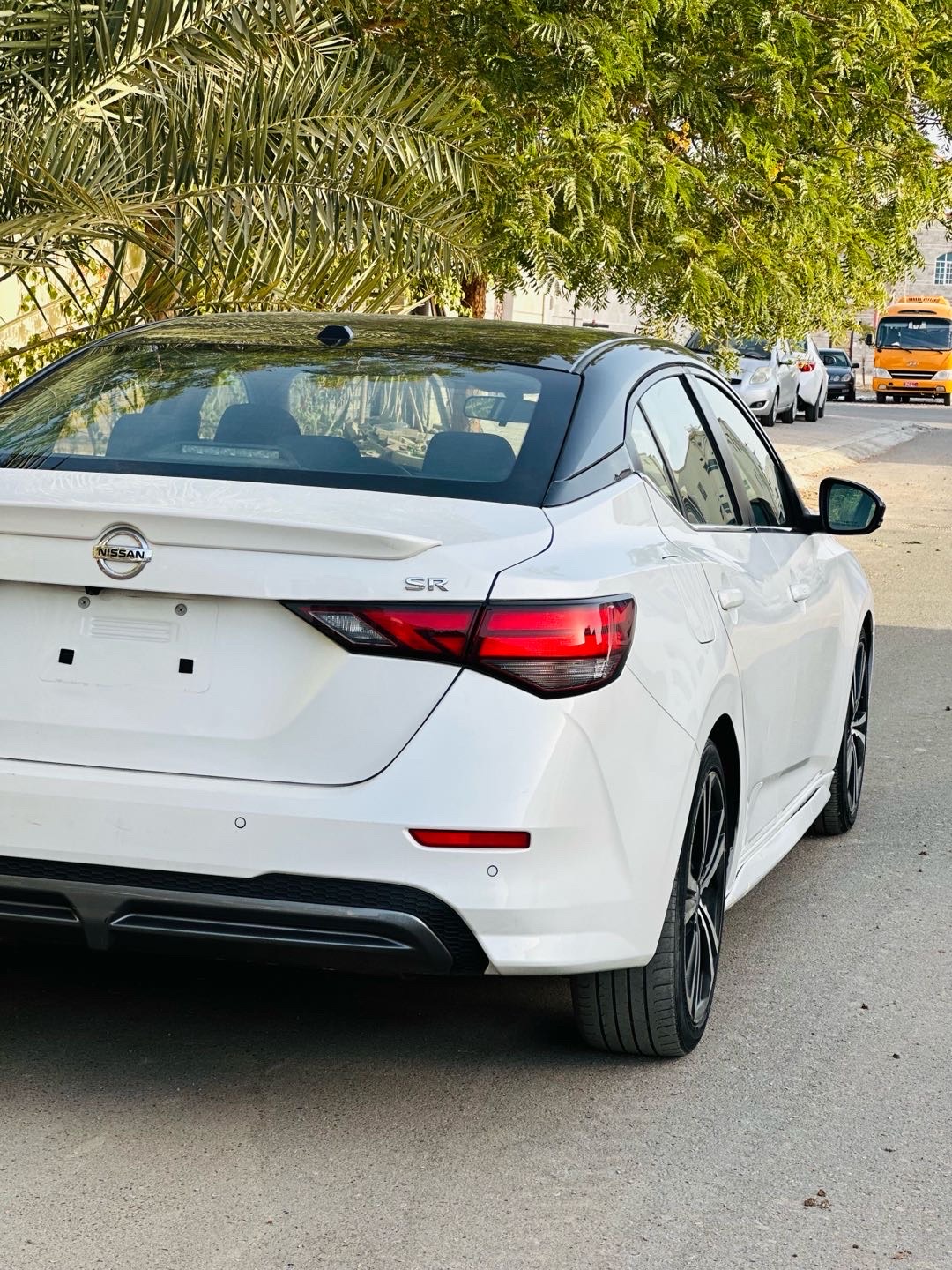2020 Nissan Sentra SR thumbnail 3