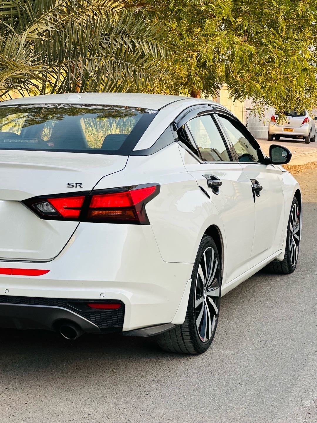 2020 Nissan Altima SR thumbnail 3