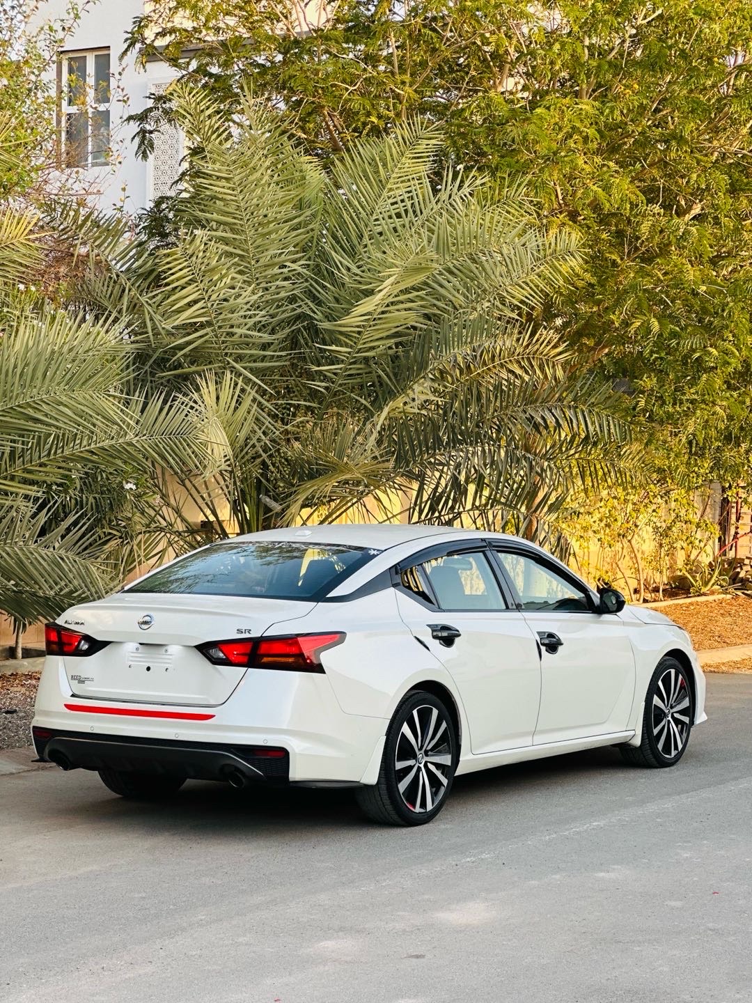 2020 Nissan Altima SR thumbnail 4