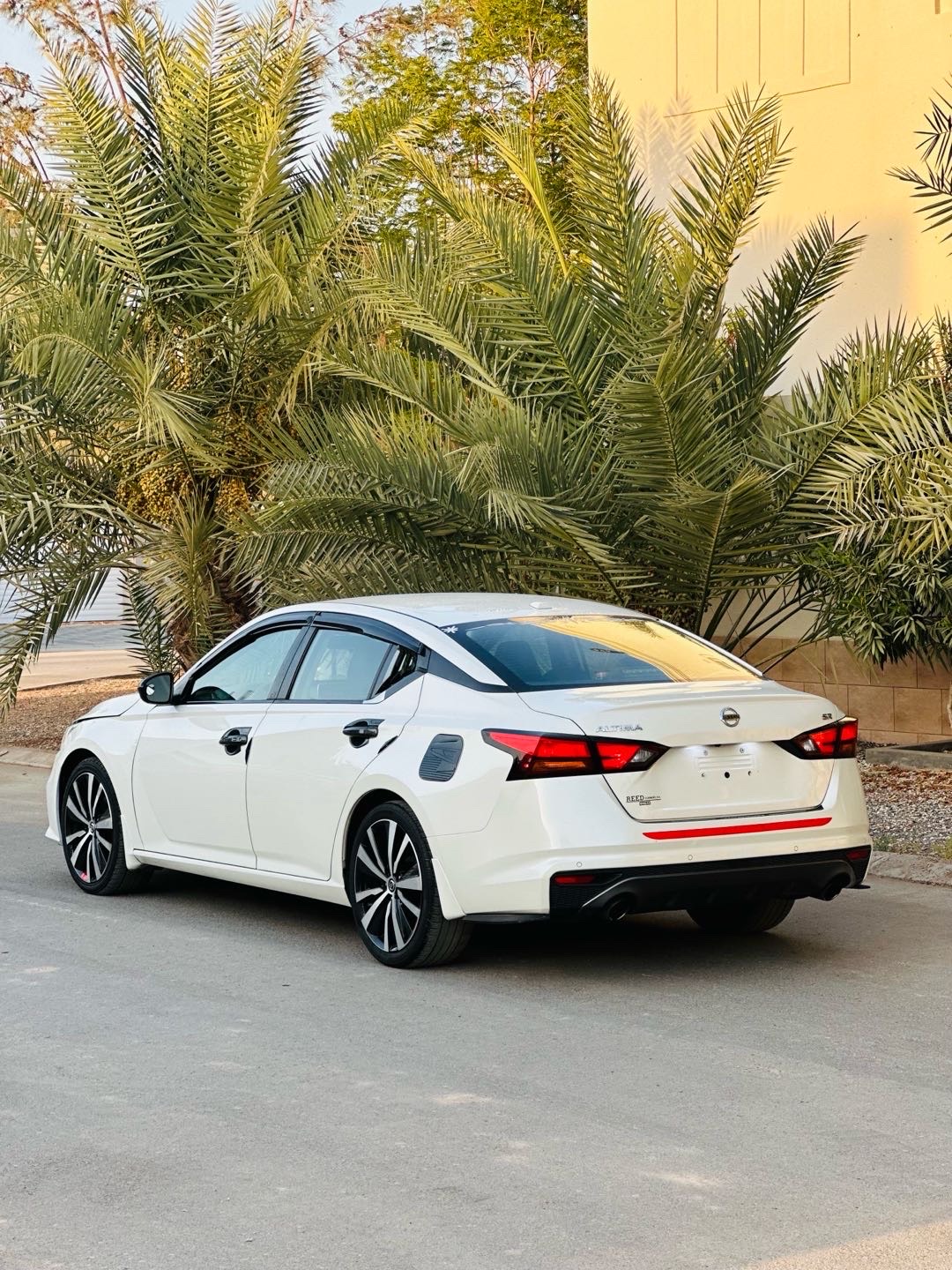 2020 Nissan Altima SR thumbnail 6