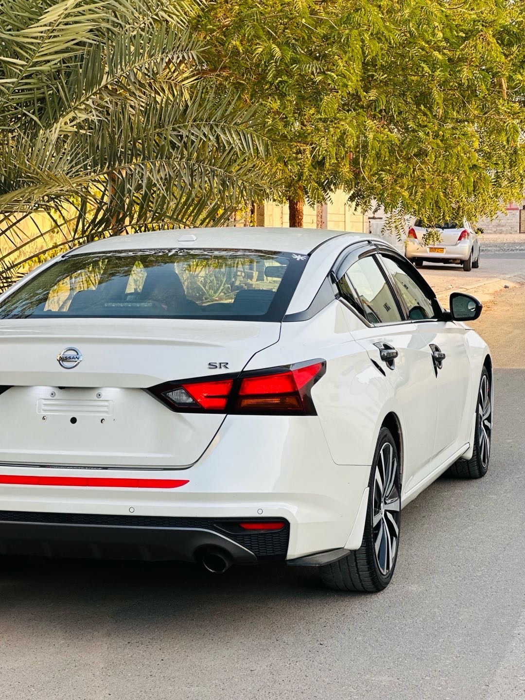 2020 Nissan Altima SR thumbnail 8
