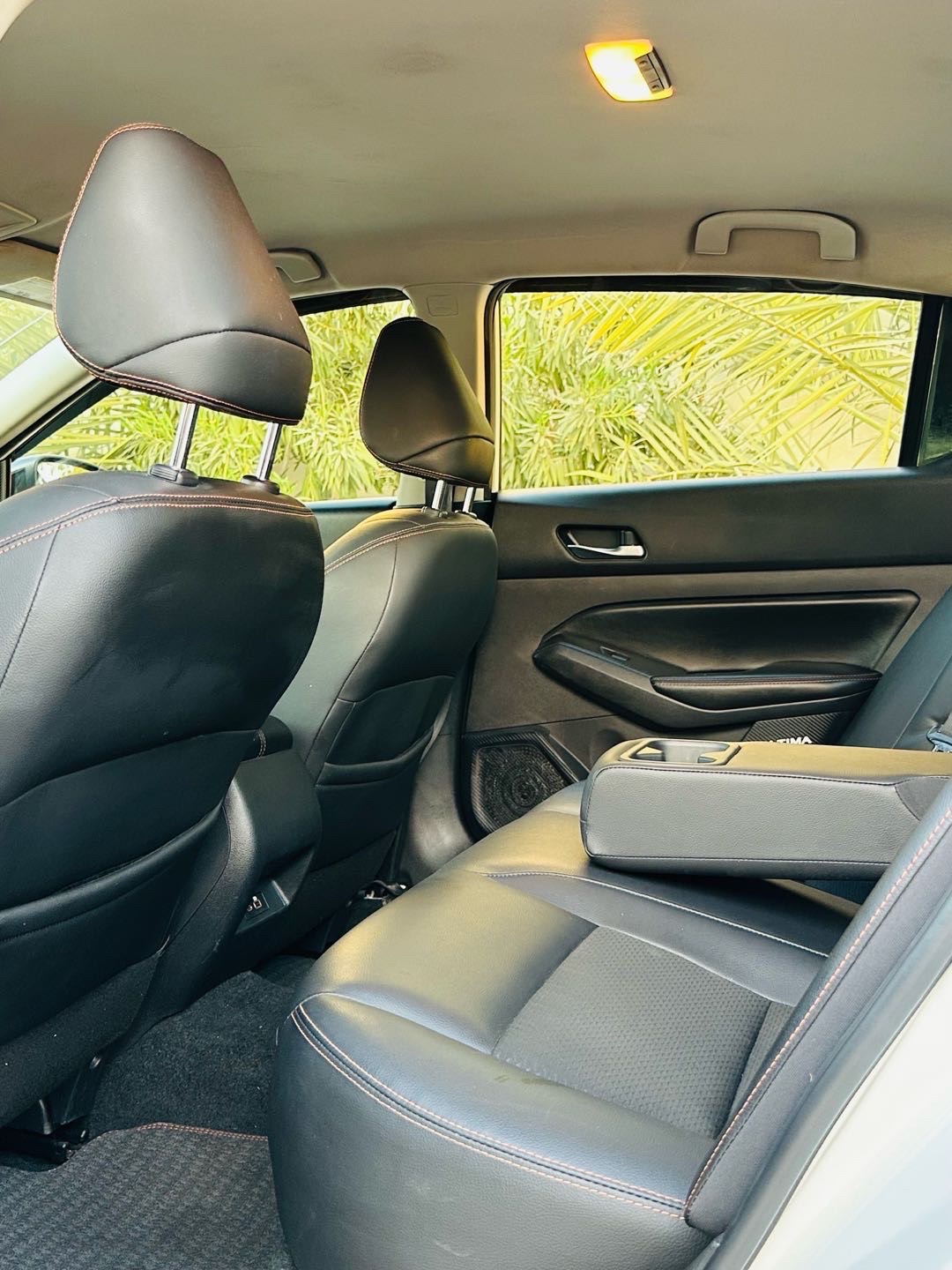 2020 Nissan Altima SR thumbnail 9