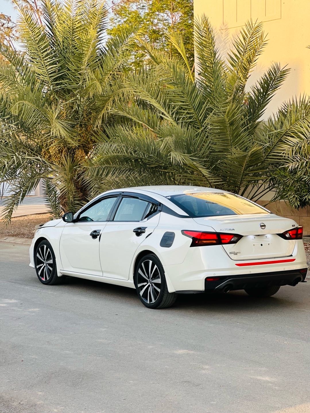2020 Nissan Altima SR thumbnail 11