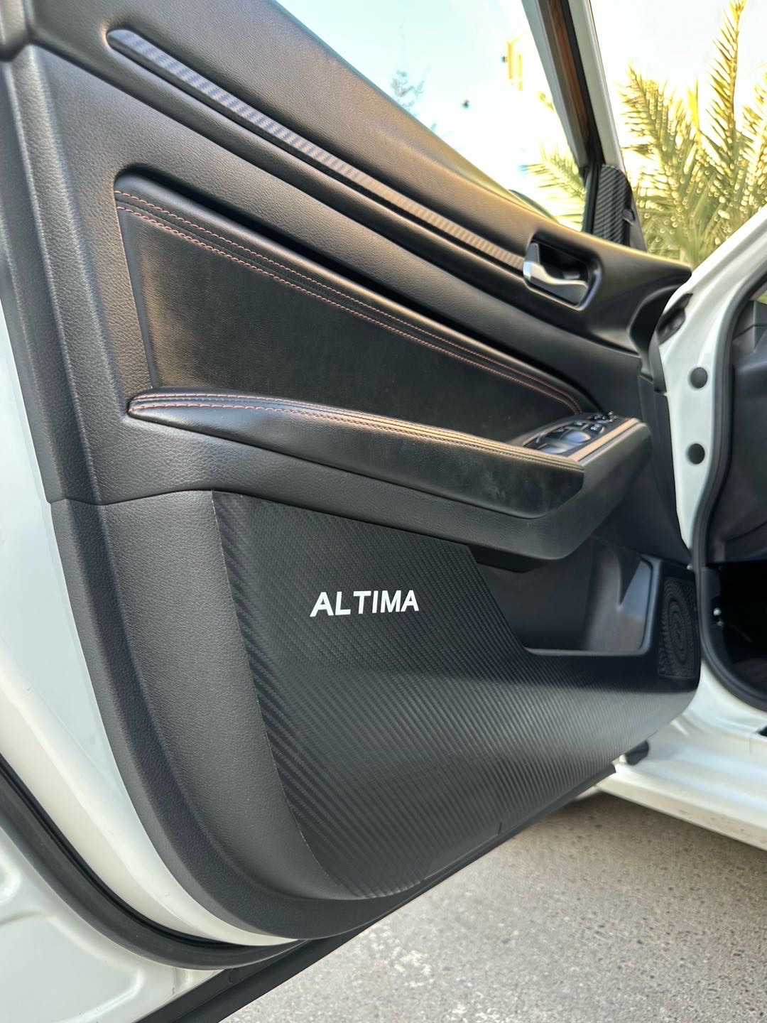 2020 Nissan Altima SR thumbnail 15
