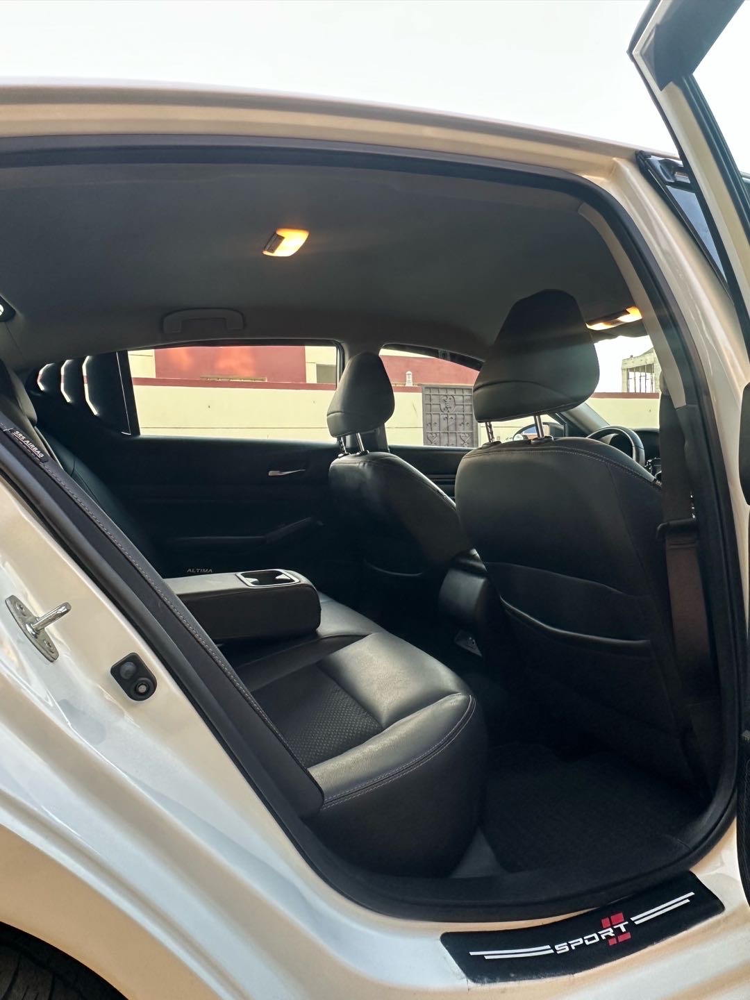 2020 Nissan Altima SR thumbnail 25