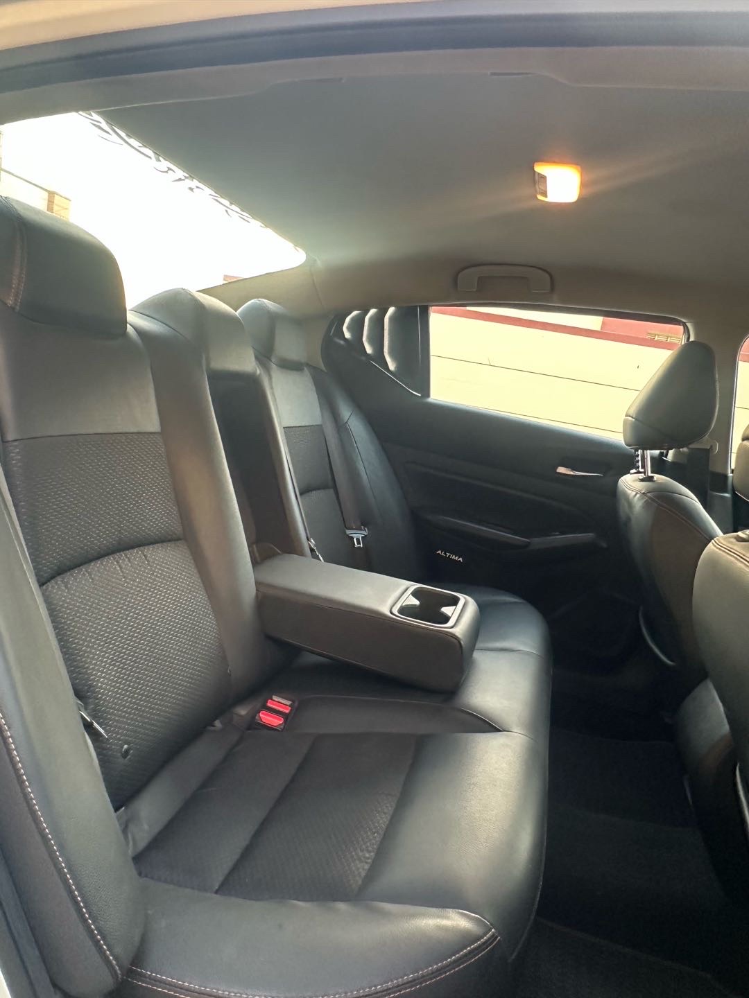 2020 Nissan Altima SR thumbnail 28