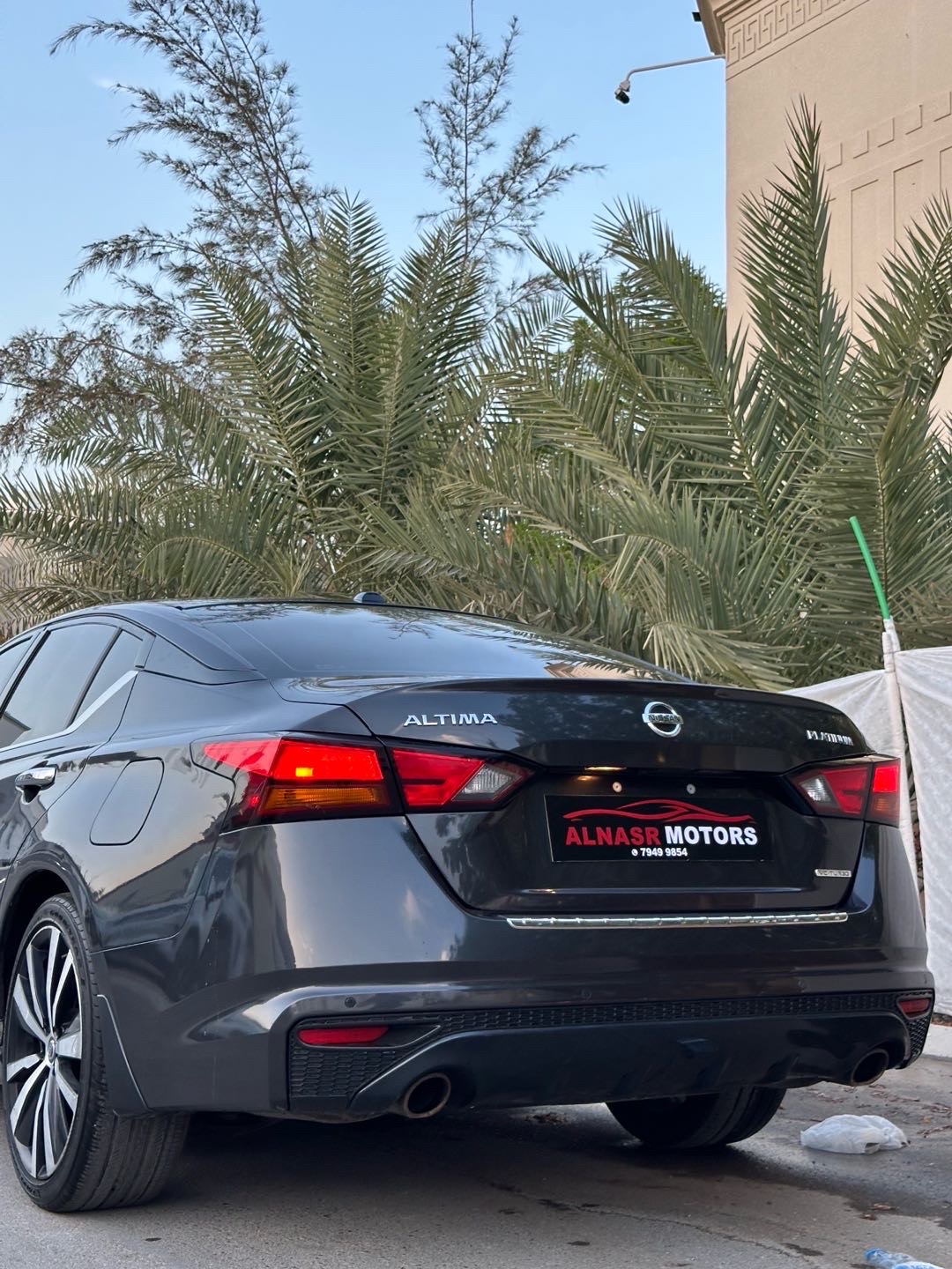 2020 Nissan Altima Platinum thumbnail 4