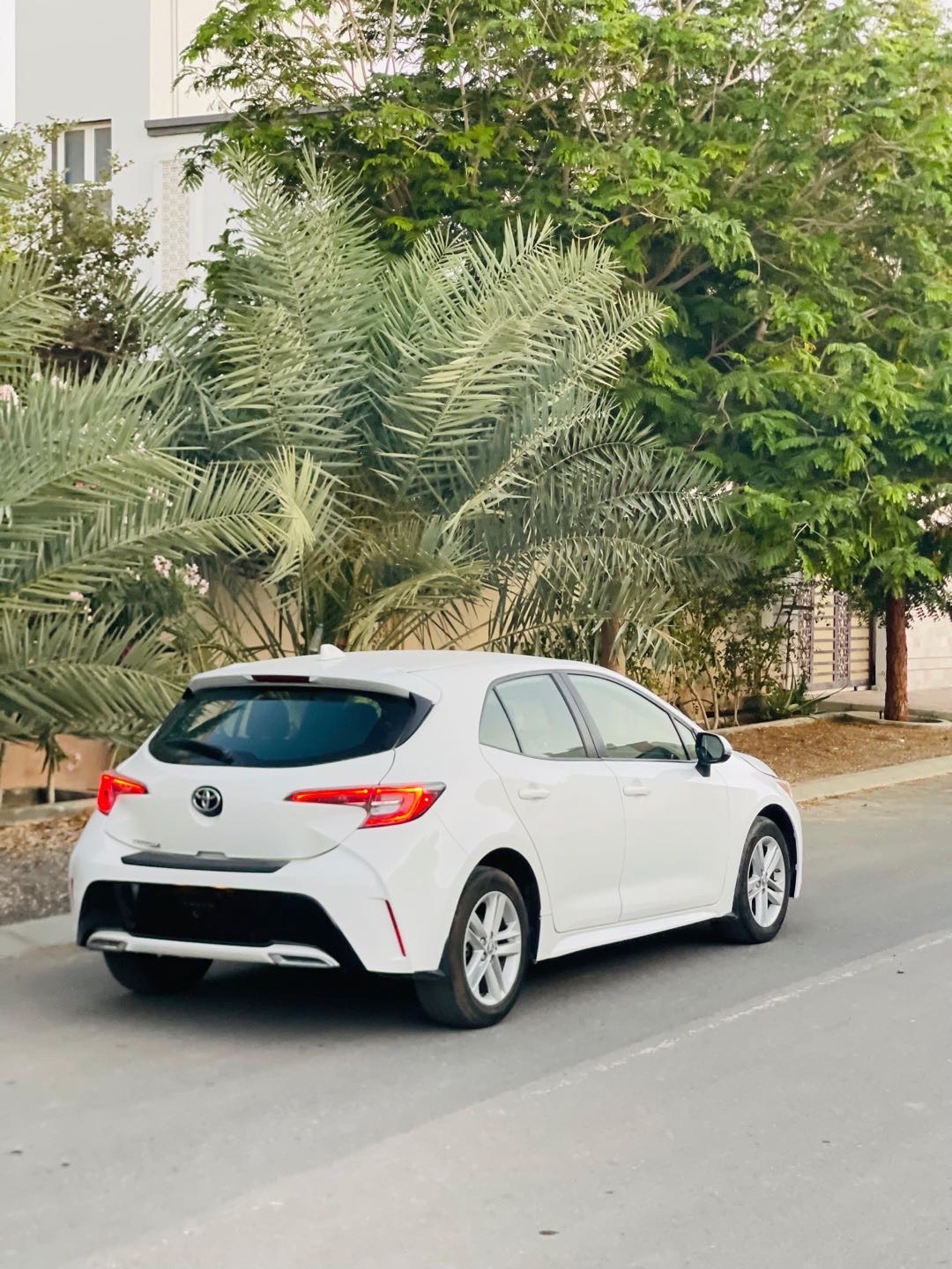 2020 Toyota Corolla SE thumbnail 2
