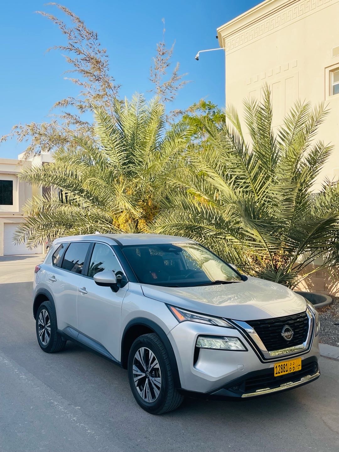 2023 Nissan Rogue SV thumbnail 2