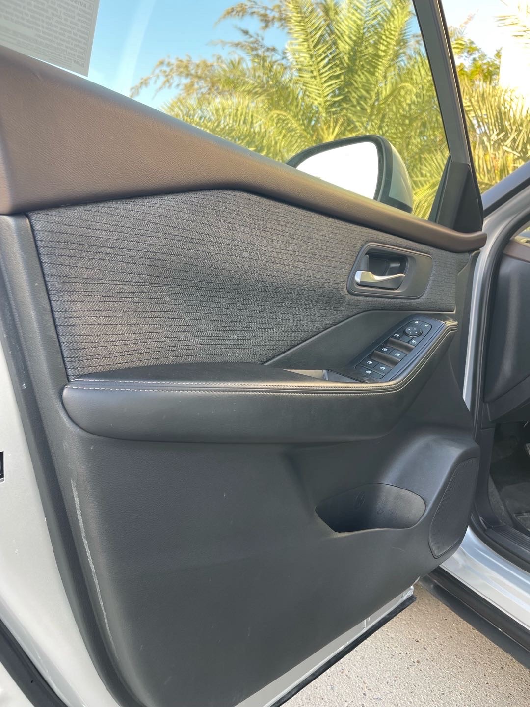2023 Nissan Rogue SV thumbnail 8