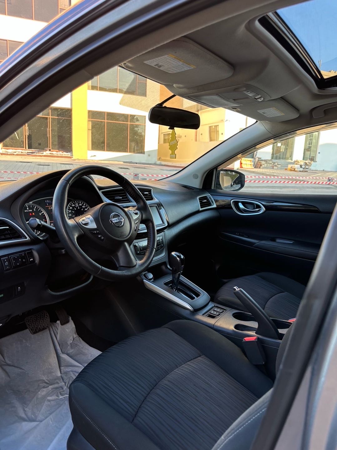 2019 Nissan Sentra SL thumbnail 3