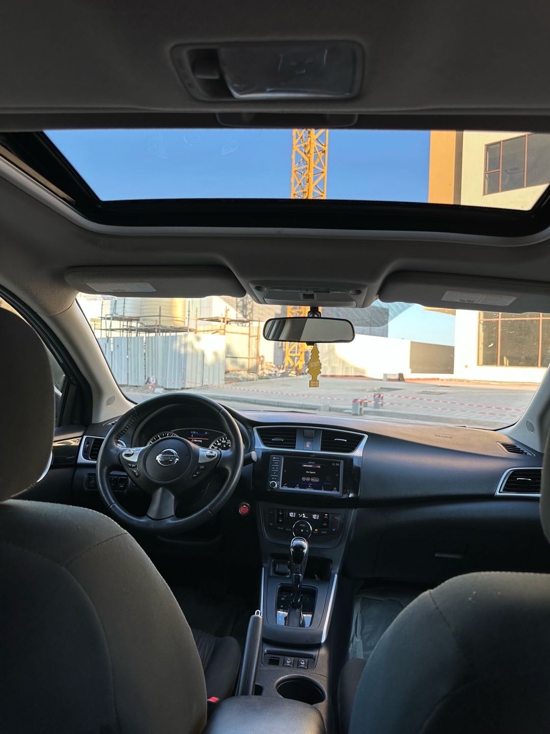 2019 Nissan Sentra SL thumbnail 6