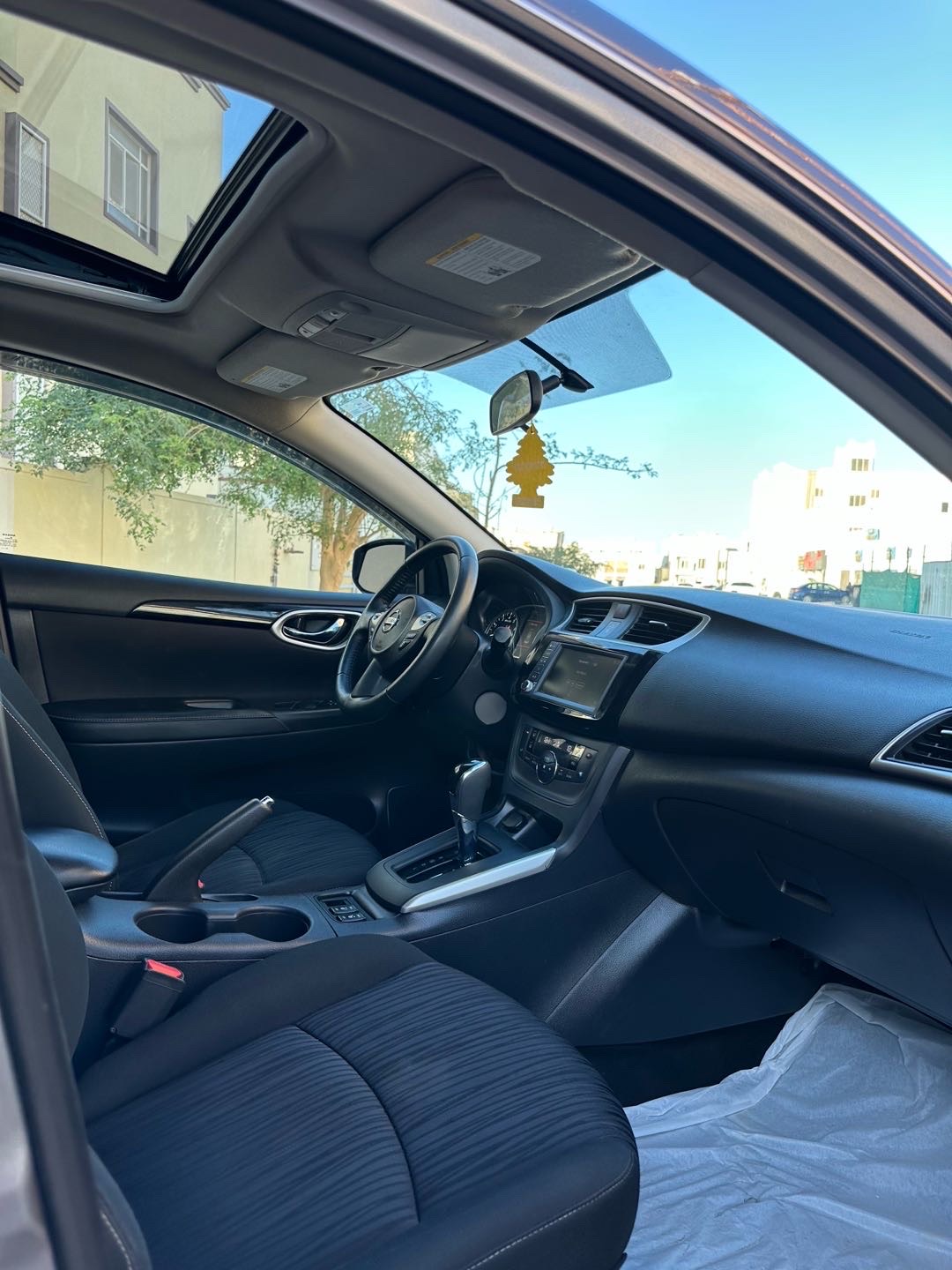 2019 Nissan Sentra SL thumbnail 8