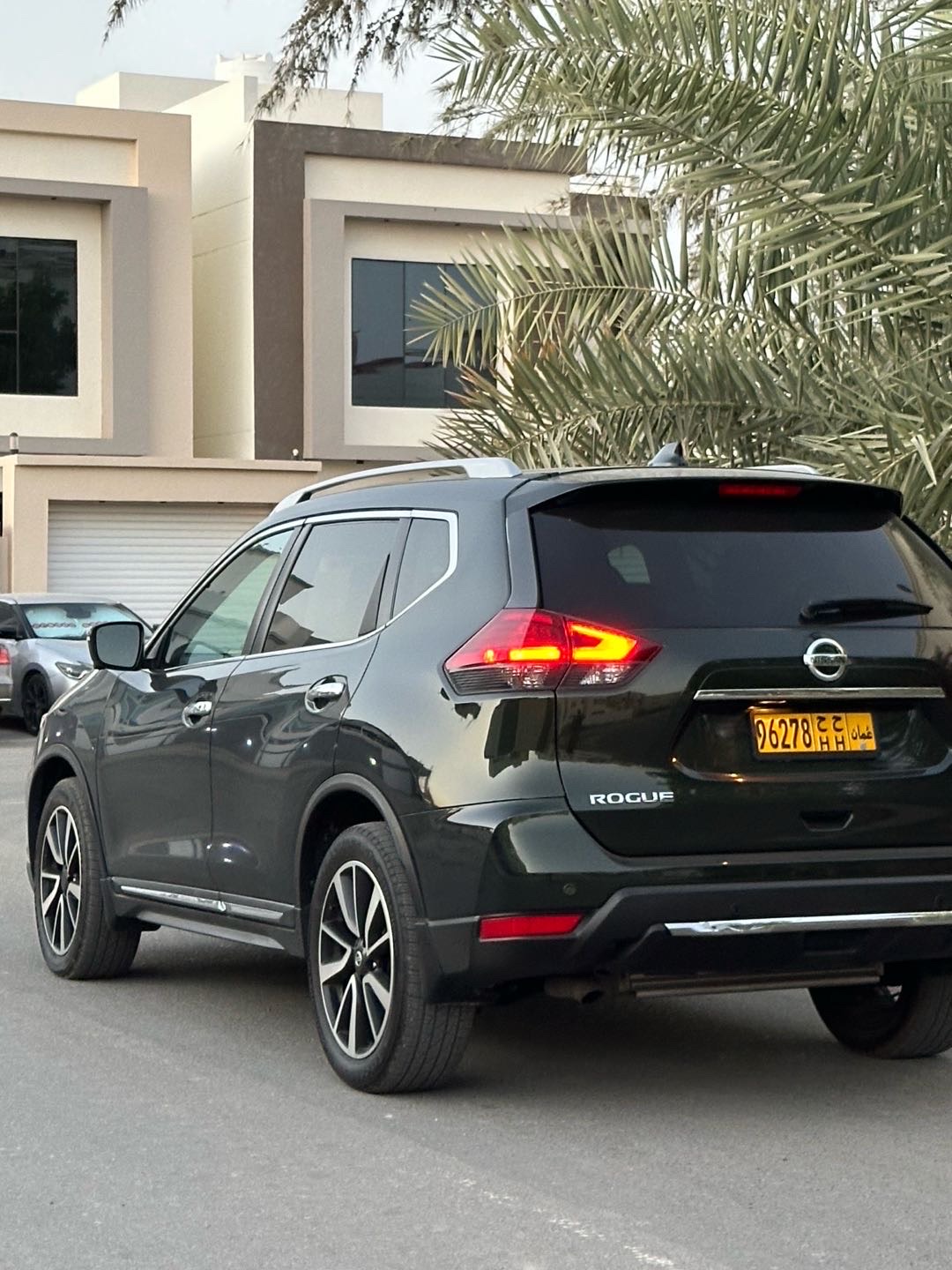 2019 Nissan Rogue SL thumbnail 3