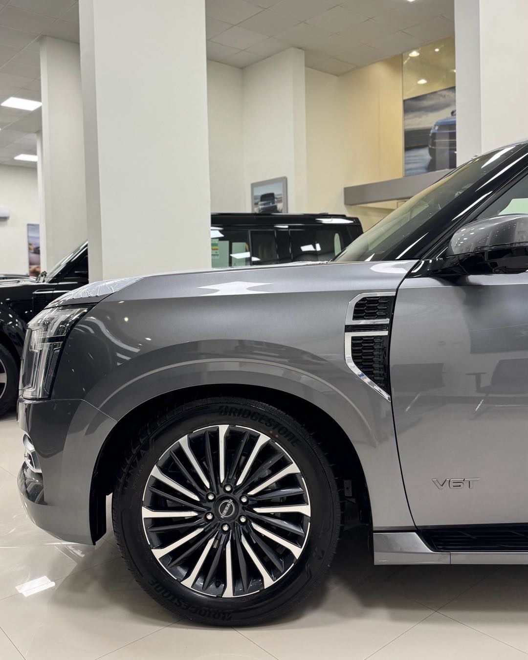 2026 Nissan Patrol Platinum thumbnail 3