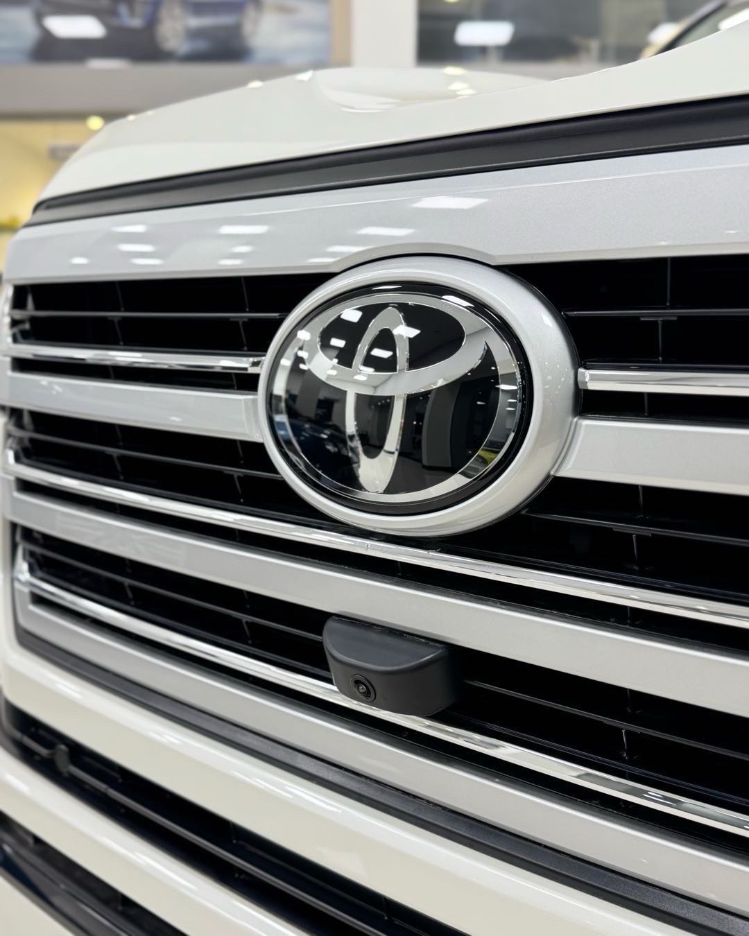 2026 Toyota Land Cruiser GXR thumbnail 3