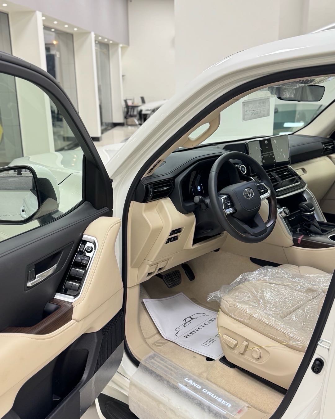 2026 Toyota Land Cruiser GXR thumbnail 4