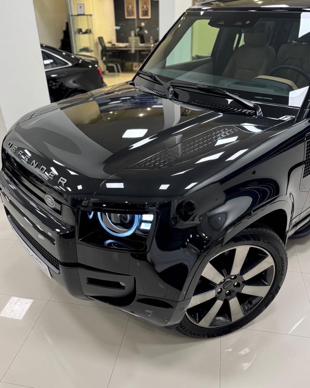 2026 Land Rover Defender 110 X thumbnail 2