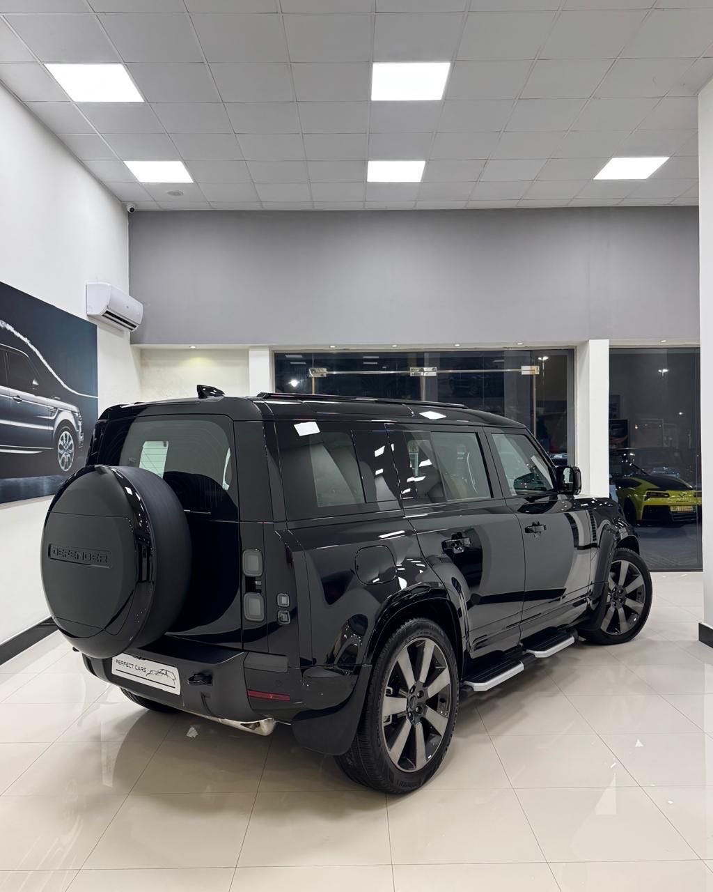 2026 Land Rover Defender 110 X thumbnail 10