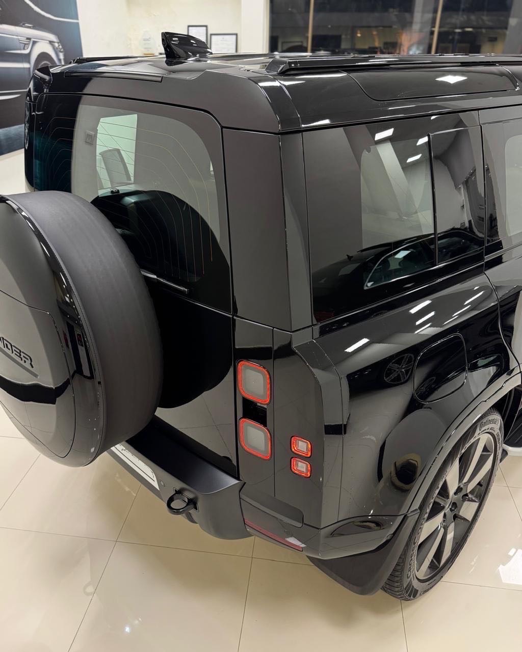 2026 Land Rover Defender 110 X thumbnail 13