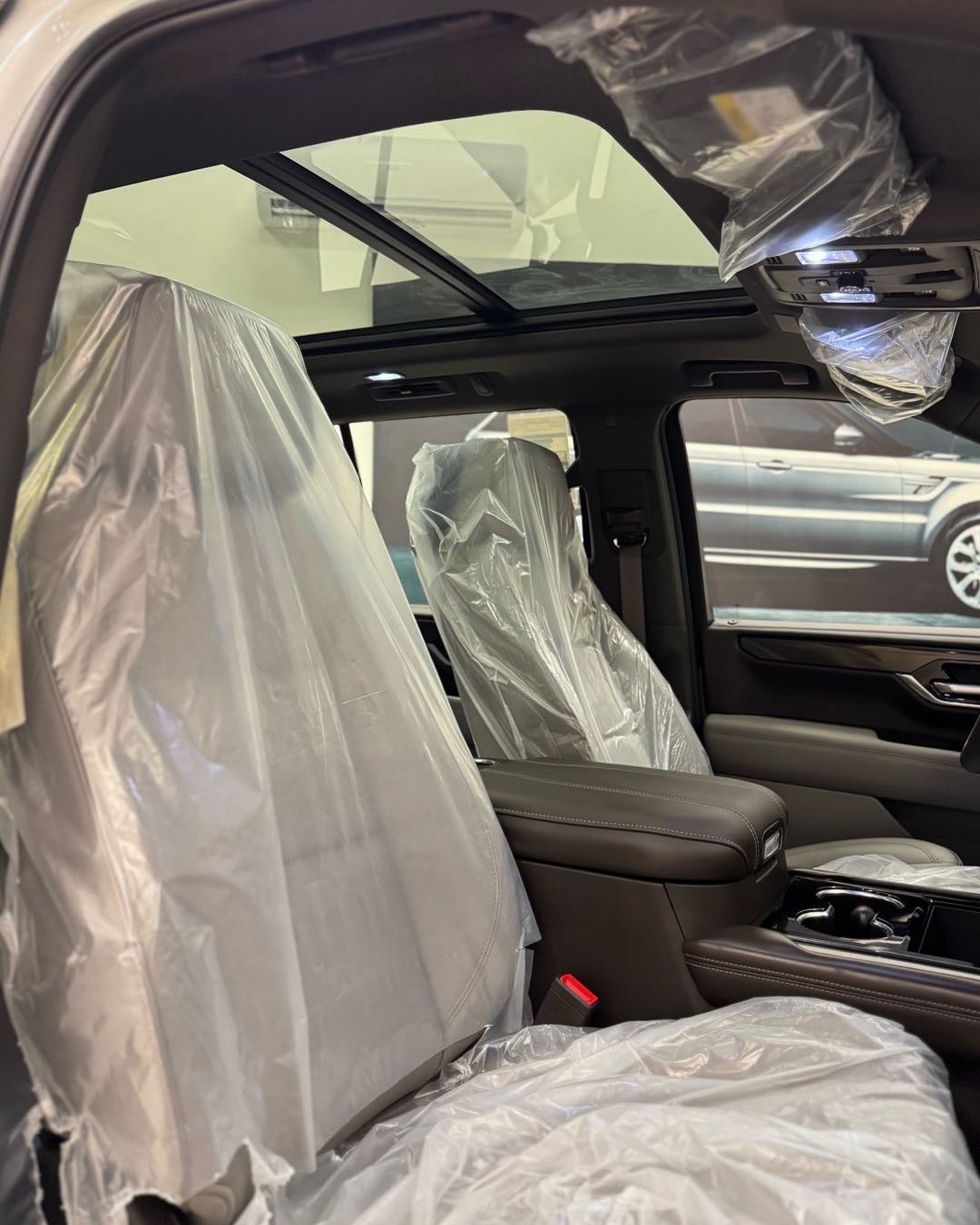 2025 GMC Yukon SLT thumbnail 12