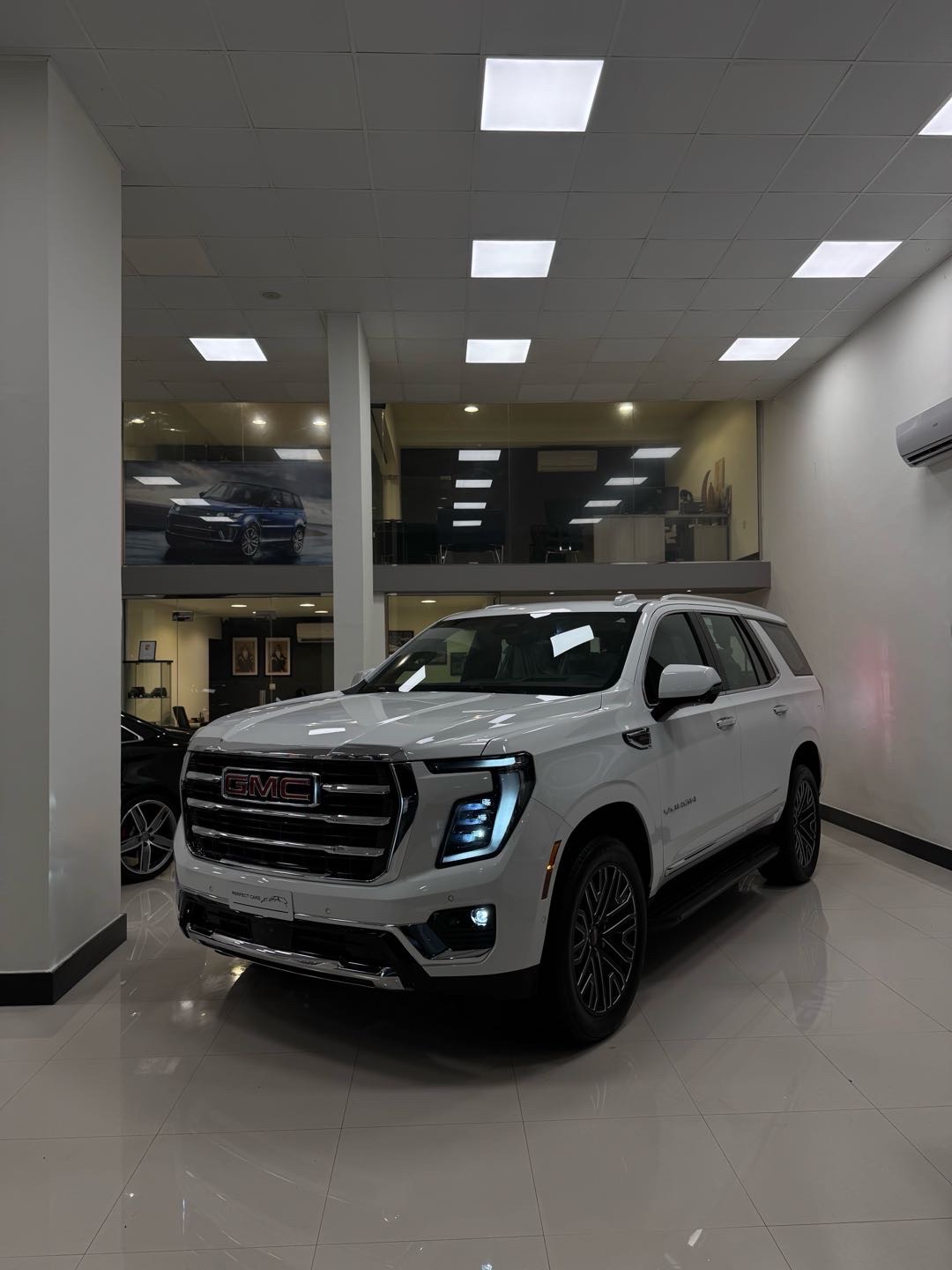 2025 GMC Yukon SLT thumbnail 14