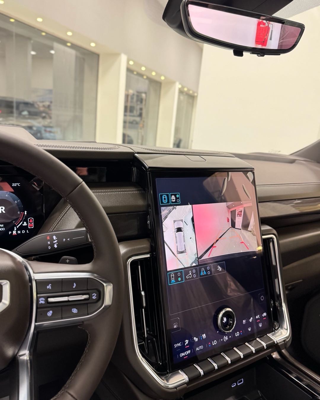 2025 GMC Yukon SLT thumbnail 15