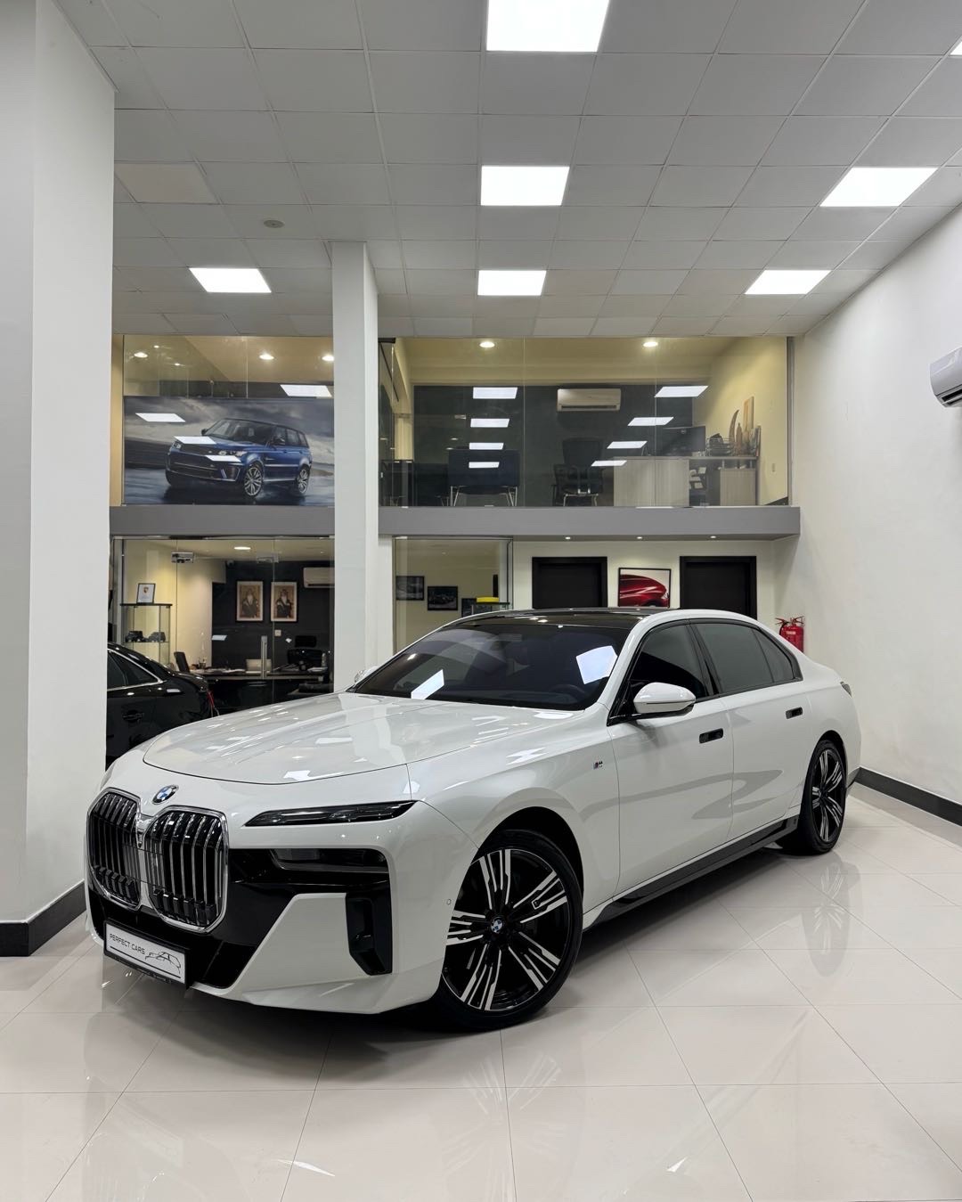 2024 BMW 7 Series SLT thumbnail 2