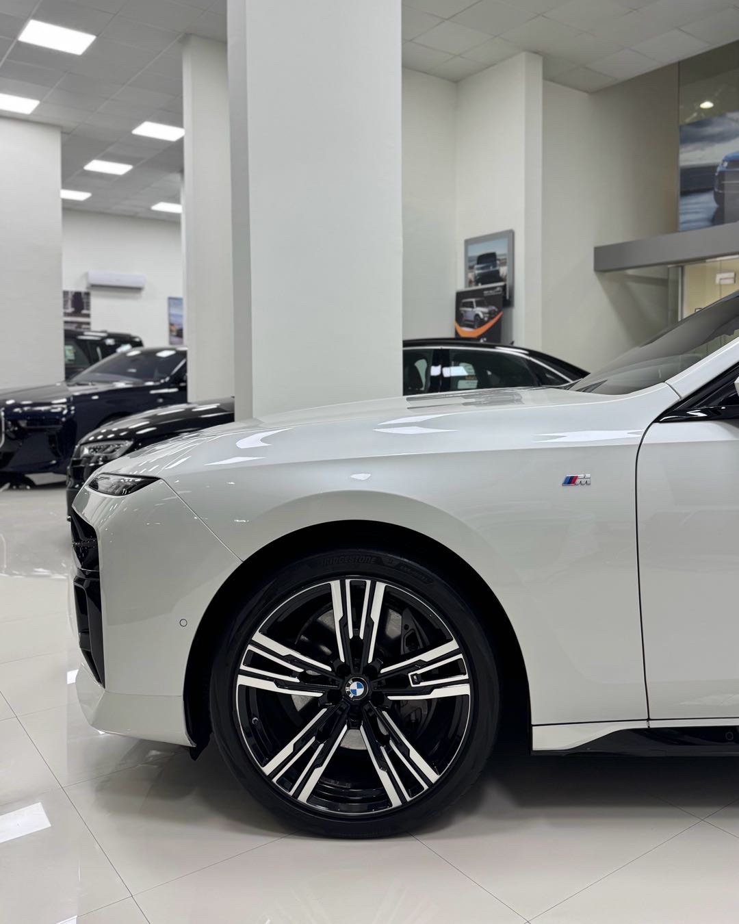 2024 BMW 7 Series SLT thumbnail 9