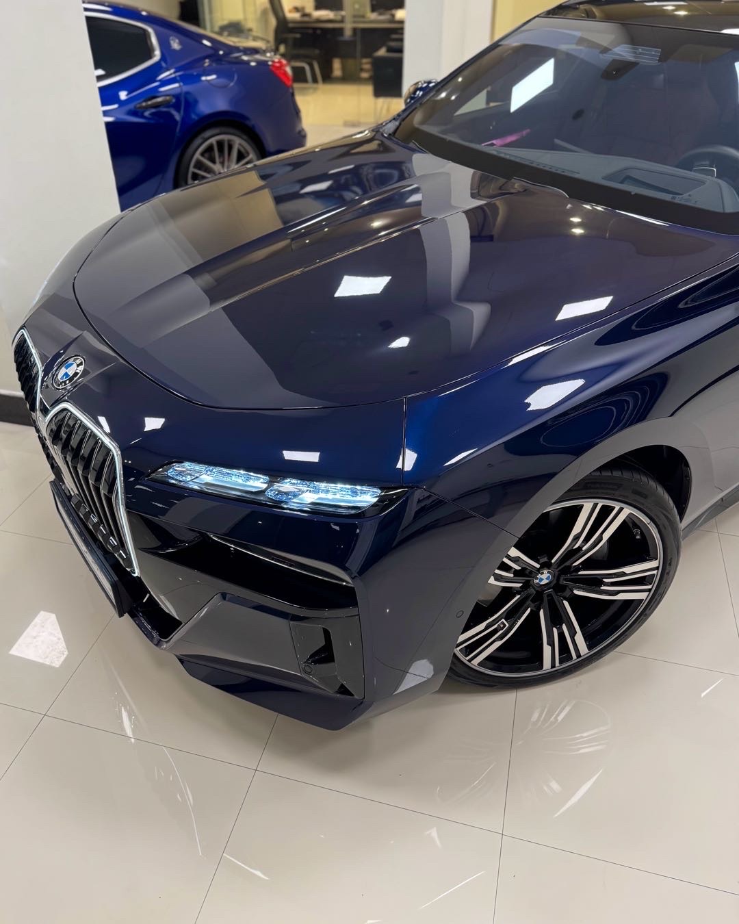 2023 BMW 7 Series SLT thumbnail 3