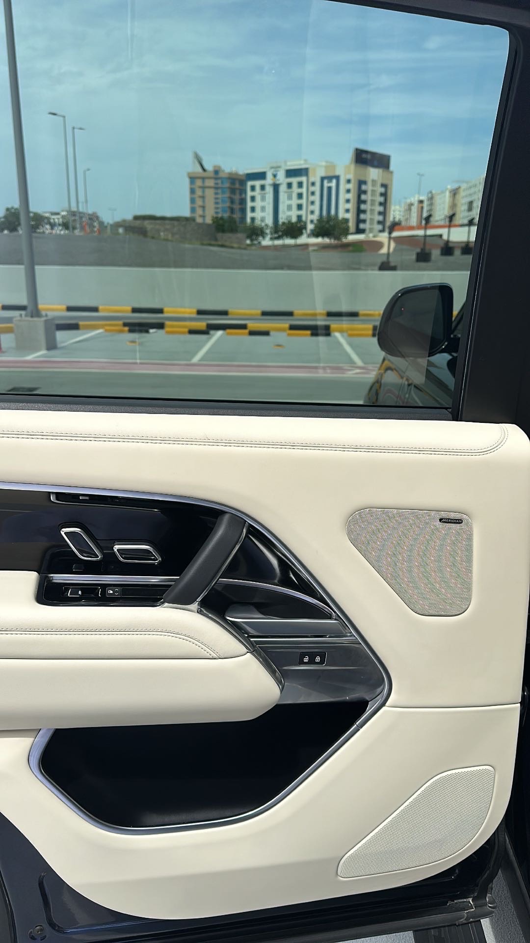 2023 Land Rover Range Rover Vogue thumbnail 3