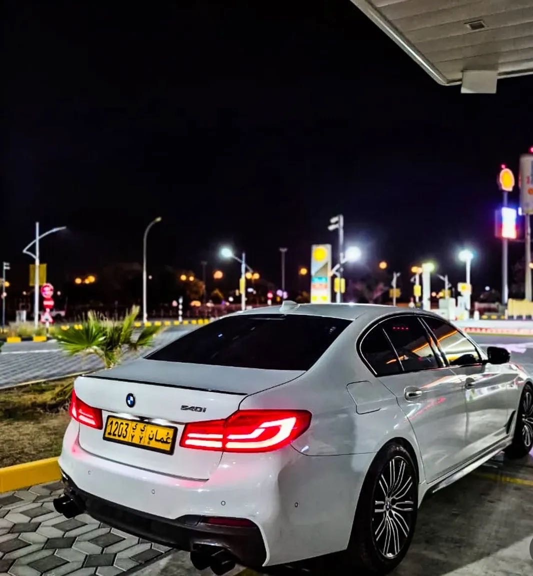 2019 BMW 5 Series Vogue thumbnail 2